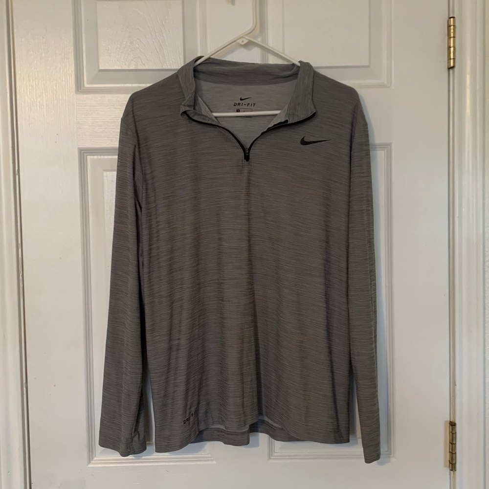 ⭐️Nike Dri fit pullover⭐️